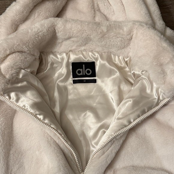 LIKE NEW ALO Faux Fur Foxy Jacket, Ivory, size M - Picture 9 of 11
